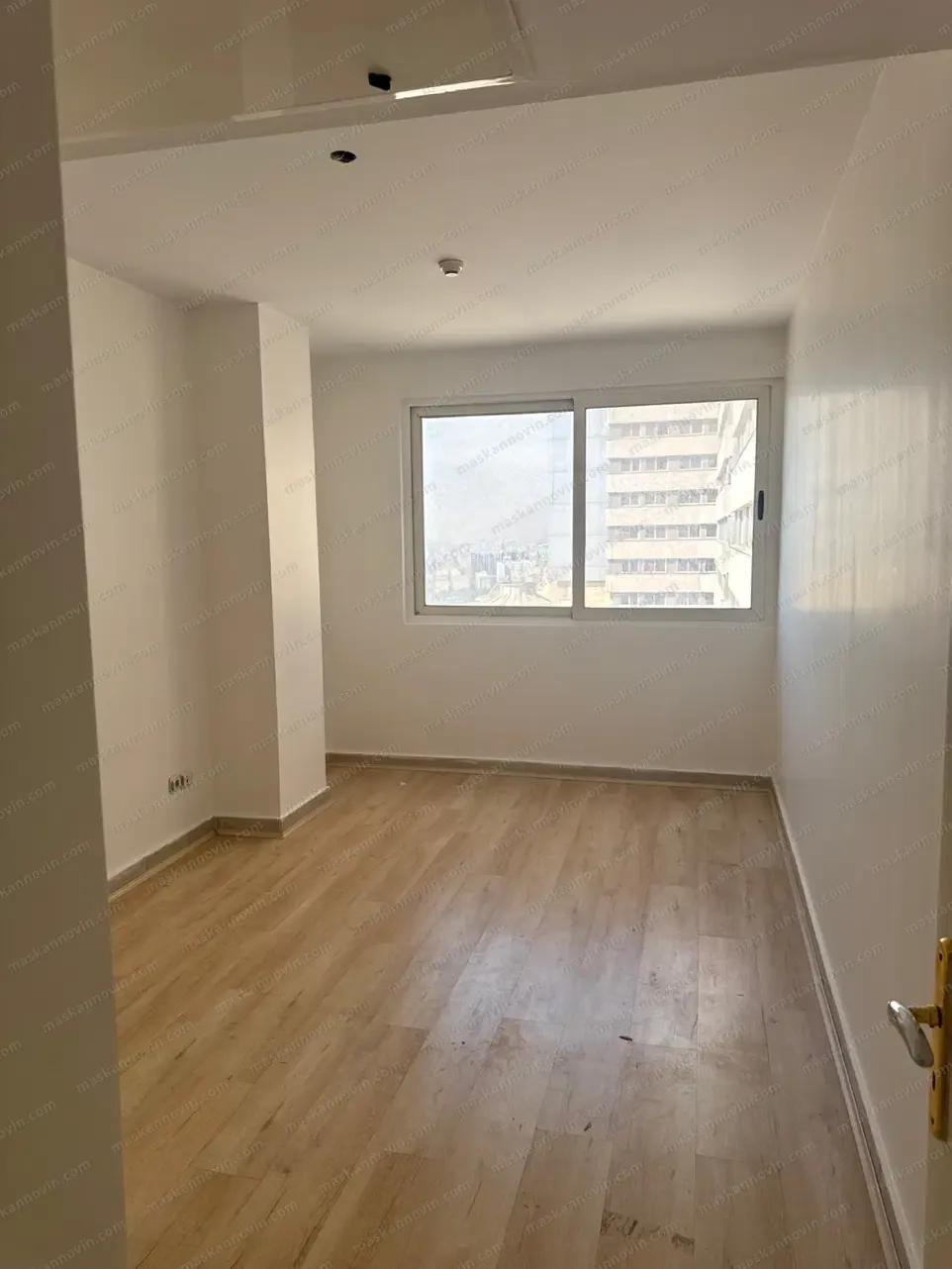 🏠 آپارتمان ۱۰۰متری پونک، طبقه ۱۴ با امکانات رفاهی کامل ✨
