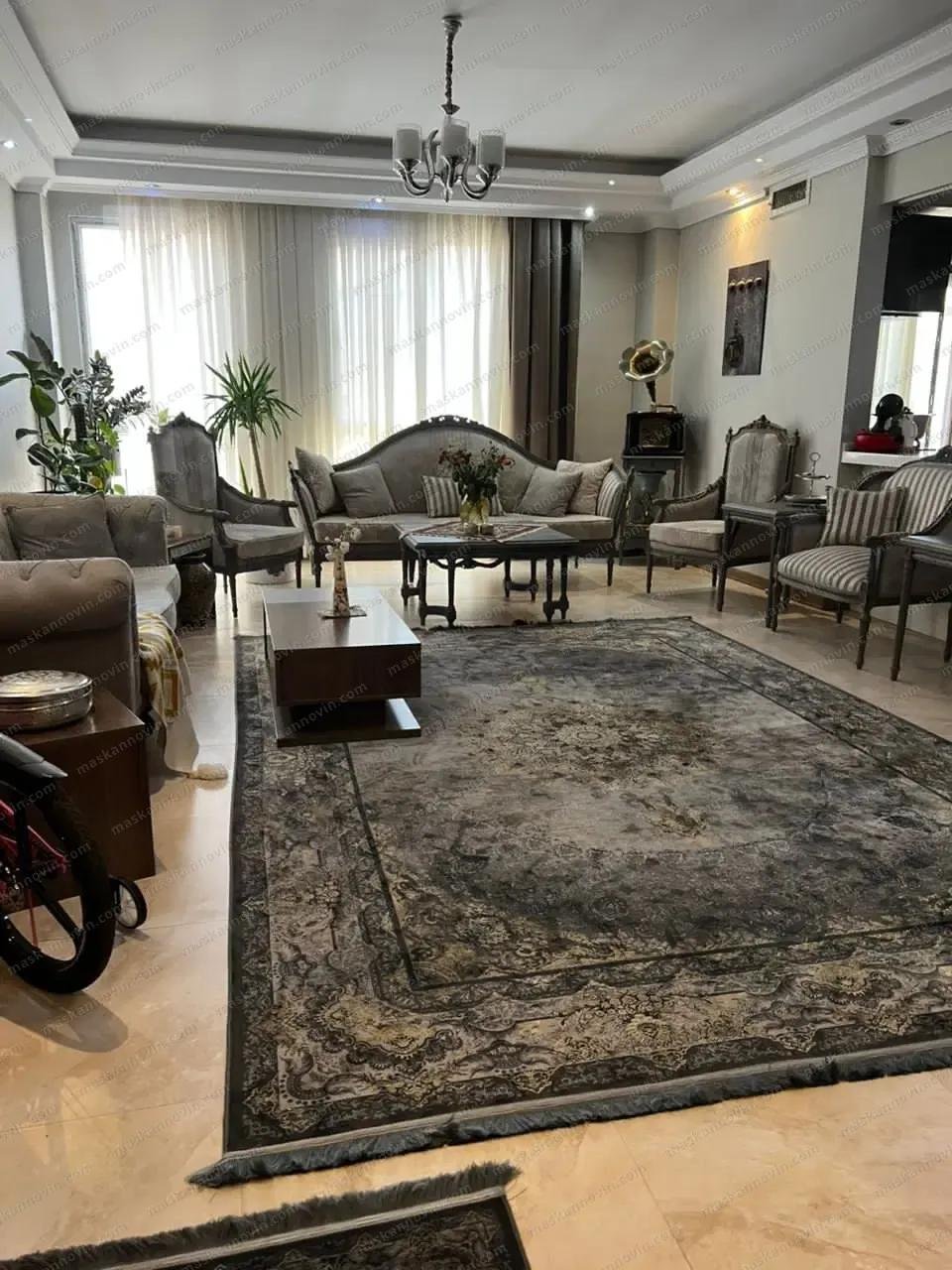 🏠 آپارتمان ۱۳۱متری بازسازی‌شده شاهین ✨ امکانات رفاهی کامل